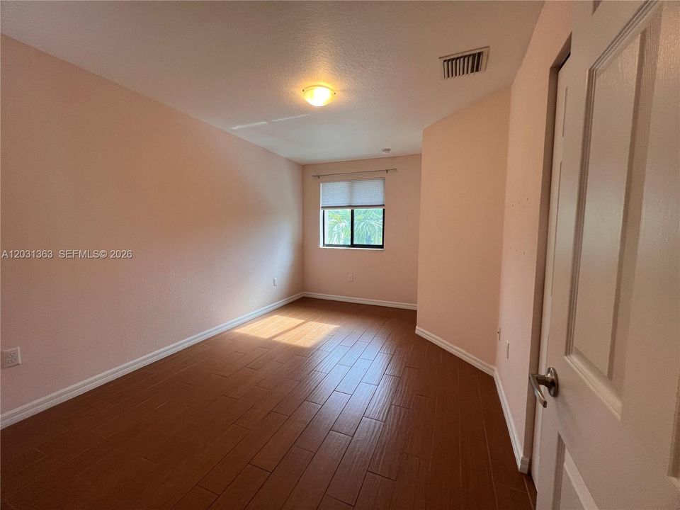 В аренду: $3,500 (3 спален, 2 ванн, 1615 Квадратных фут)