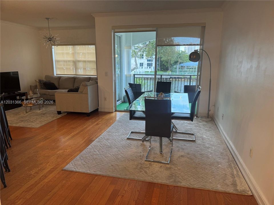 For Rent: $4,800 (3 beds, 2 baths, 1320 Square Feet)