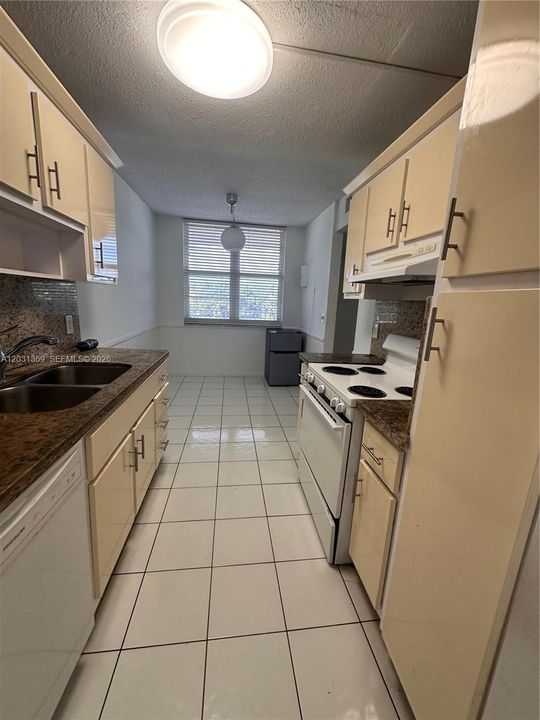 For Sale: $180,000 (2 beds, 2 baths, 1015 Square Feet)