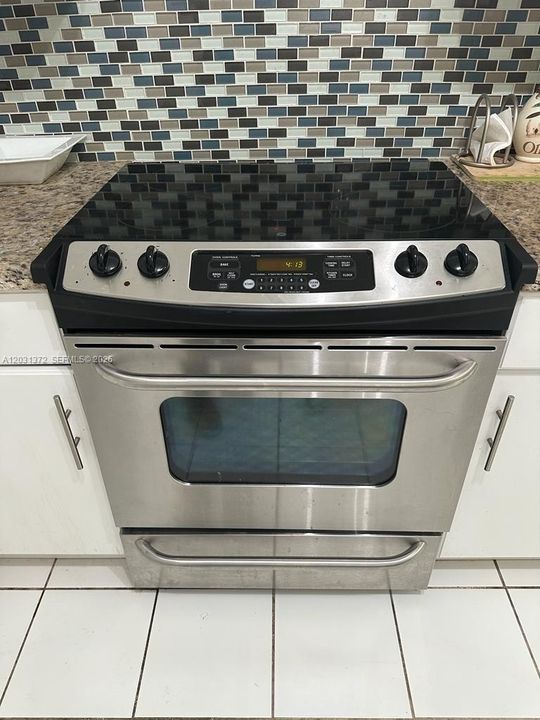 For Rent: $2,500 (2 beds, 2 baths, 1220 Square Feet)