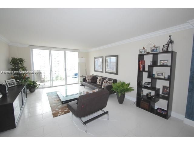 For Rent: $2,500 (2 beds, 2 baths, 1220 Square Feet)