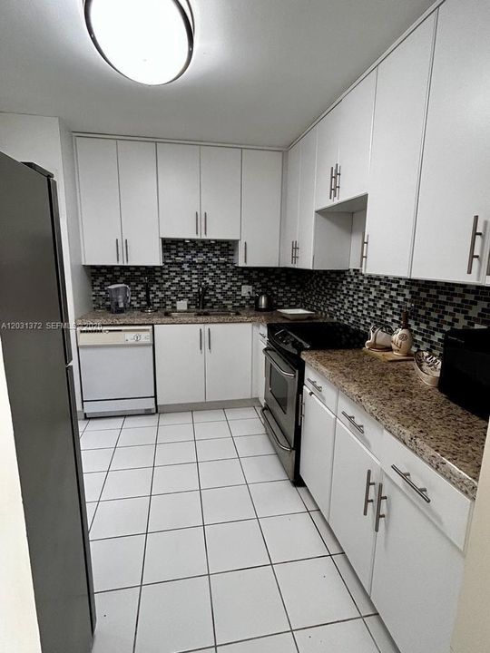 For Rent: $2,500 (2 beds, 2 baths, 1220 Square Feet)