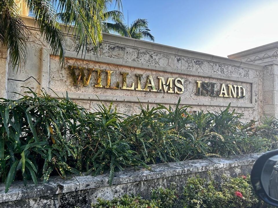 For Rent: $2,500 (2 beds, 2 baths, 1220 Square Feet)