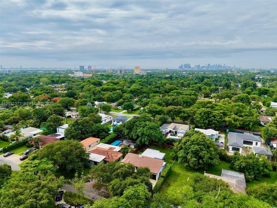 Под контрактом: $1,275,000 (3 спален, 2 ванн, 1697 Квадратных фут)