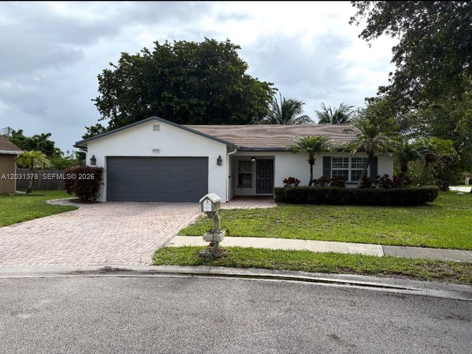 For Sale: $650,000 (3 beds, 2 baths, 2119 Square Feet)