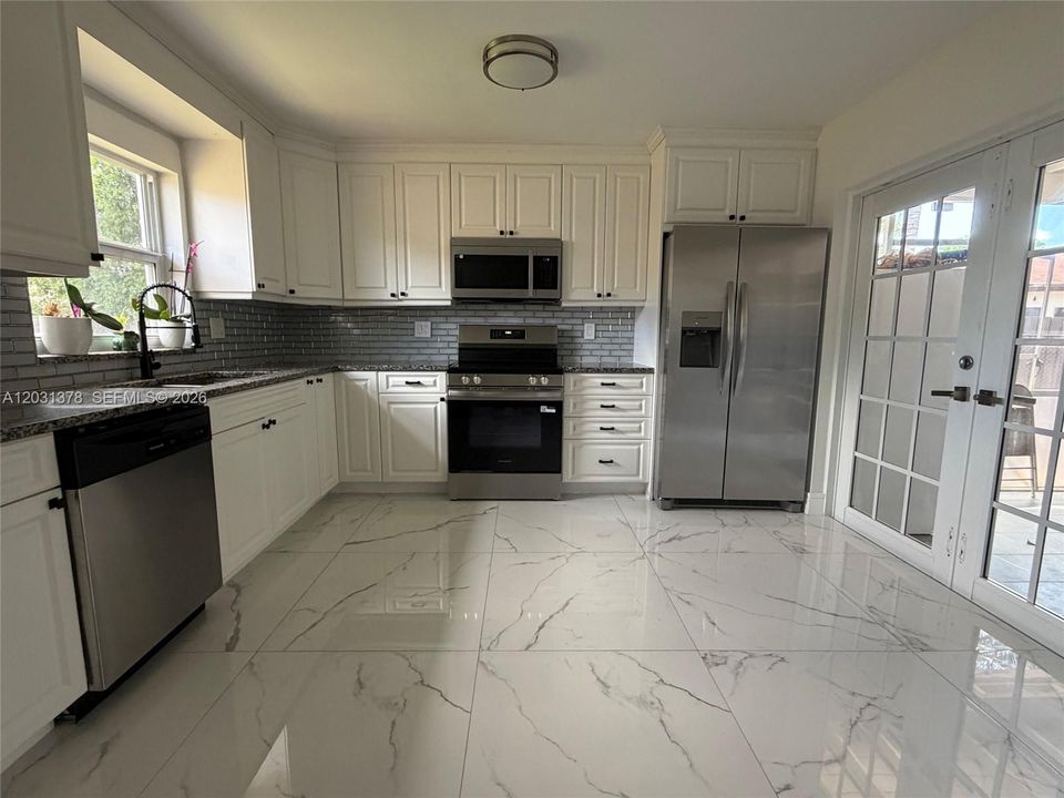 For Sale: $650,000 (3 beds, 2 baths, 2119 Square Feet)