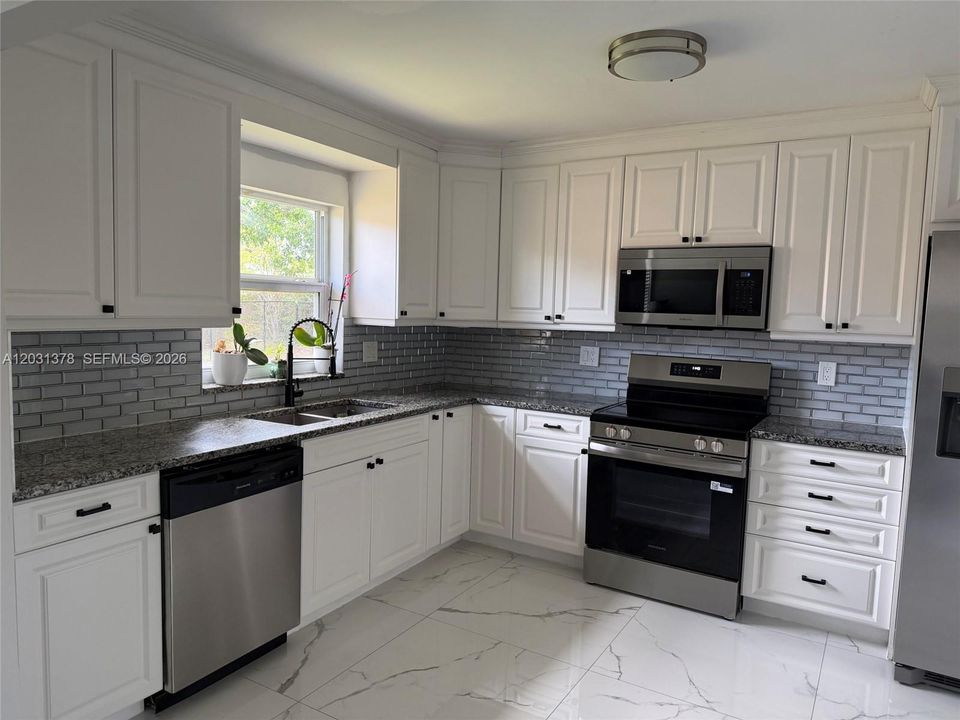 For Sale: $650,000 (3 beds, 2 baths, 2119 Square Feet)