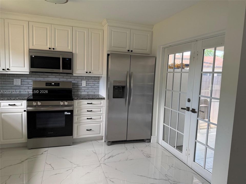 For Sale: $650,000 (3 beds, 2 baths, 2119 Square Feet)