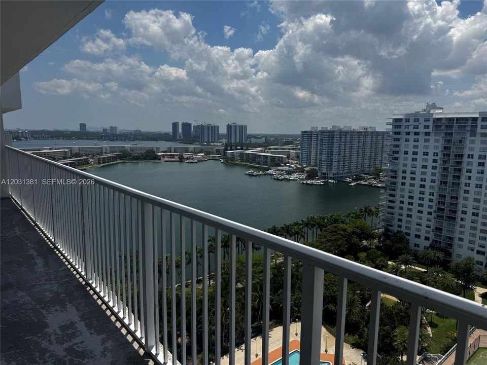 For Rent: $2,200 (2 beds, 2 baths, 1466 Square Feet)