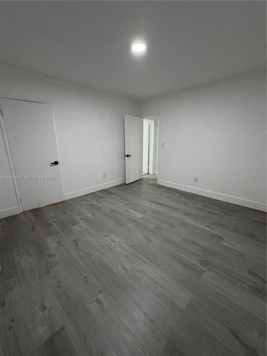 合同活跃: $2,499 (2 贝兹, 1 浴室, 1599 平方英尺)