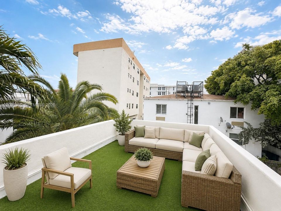 For Rent: $2,100 (1 beds, 1 baths, 550 Square Feet)