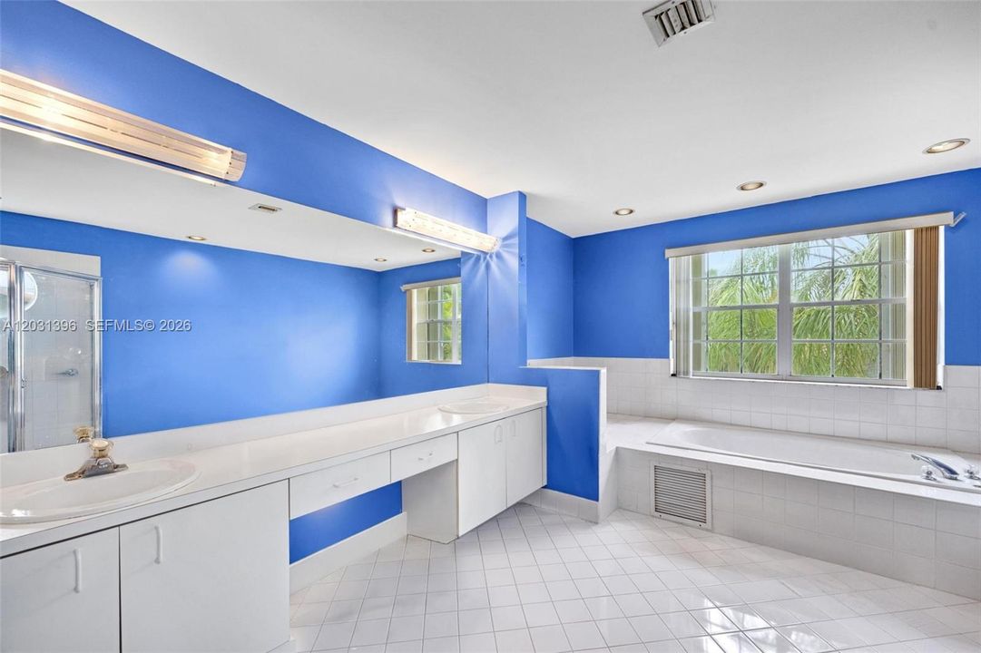 For Sale: $729,000 (4 beds, 2 baths, 2900 Square Feet)