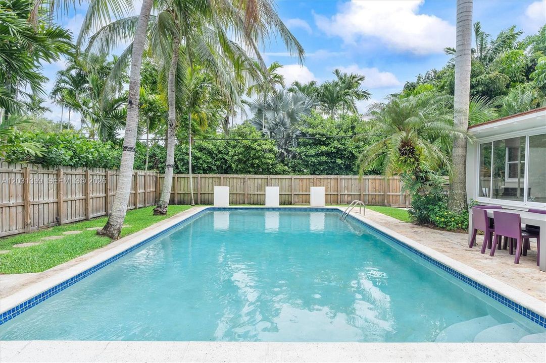 For Sale: $1,999,000 (3 beds, 3 baths, 2410 Square Feet)