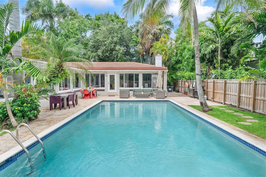 For Sale: $1,999,000 (3 beds, 3 baths, 2410 Square Feet)