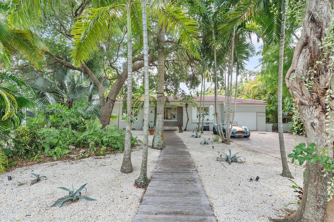 For Sale: $1,999,000 (3 beds, 3 baths, 2410 Square Feet)
