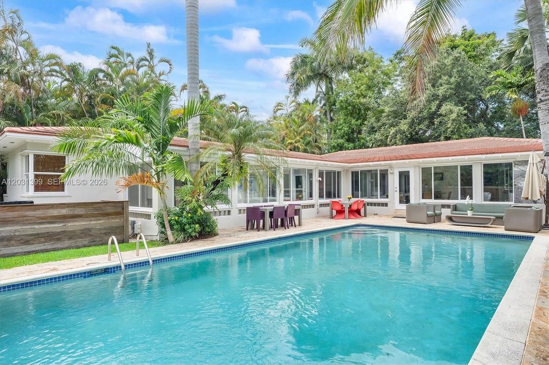 For Sale: $1,999,000 (3 beds, 3 baths, 2410 Square Feet)