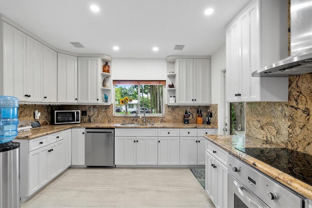 For Sale: $1,999,000 (3 beds, 3 baths, 2410 Square Feet)