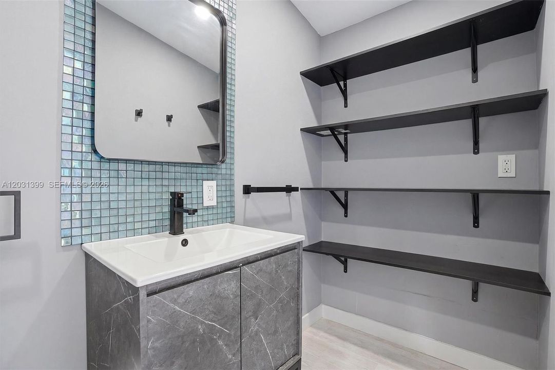 For Sale: $1,999,000 (3 beds, 3 baths, 2410 Square Feet)