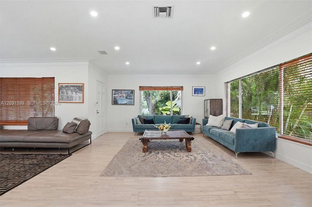 For Sale: $1,999,000 (3 beds, 3 baths, 2410 Square Feet)
