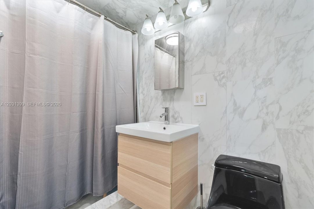 For Sale: $1,999,000 (3 beds, 3 baths, 2410 Square Feet)