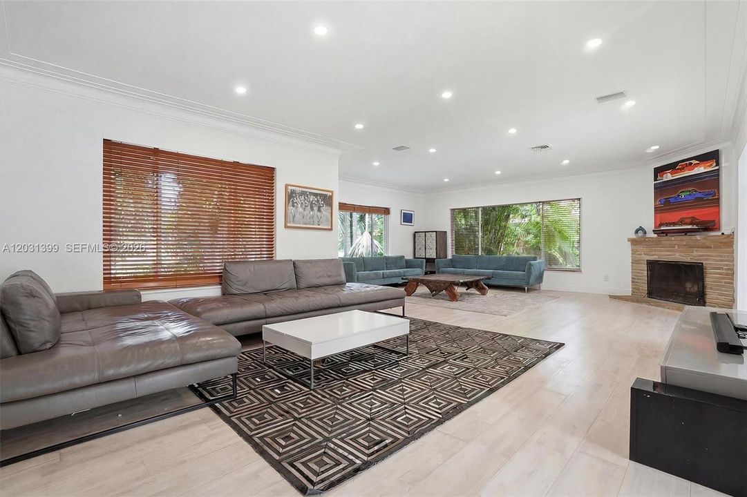 For Sale: $1,999,000 (3 beds, 3 baths, 2410 Square Feet)