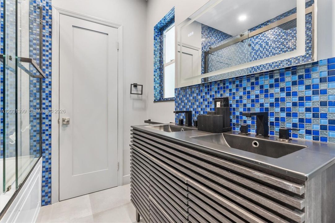 For Sale: $1,999,000 (3 beds, 3 baths, 2410 Square Feet)