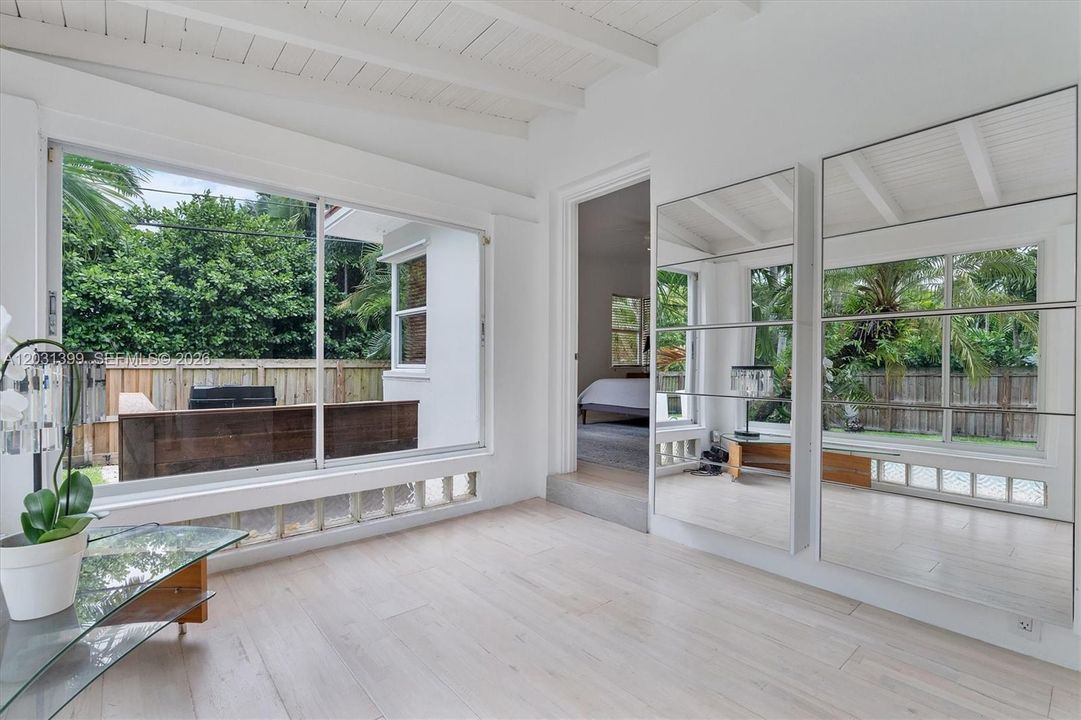For Sale: $1,999,000 (3 beds, 3 baths, 2410 Square Feet)
