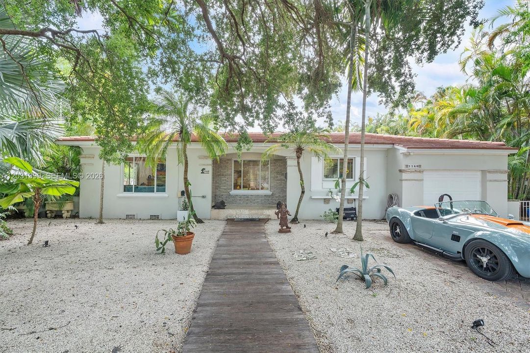 For Sale: $1,999,000 (3 beds, 3 baths, 2410 Square Feet)
