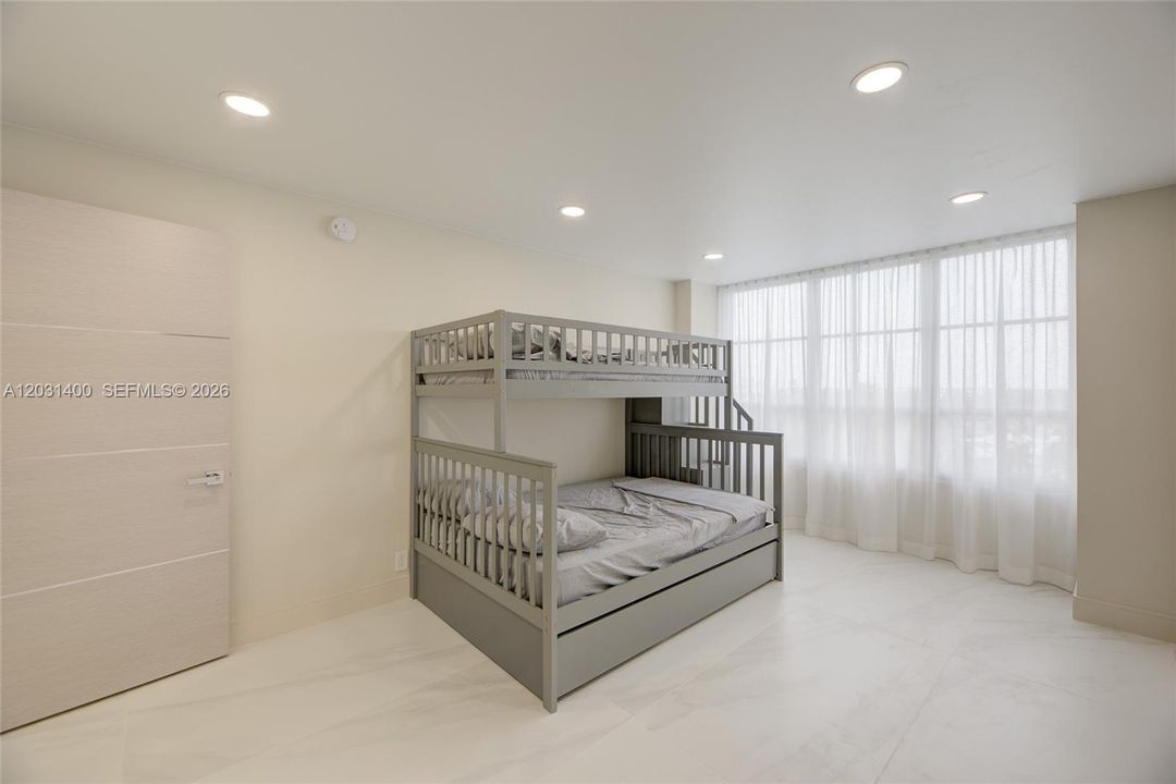 For Sale: $459,000 (2 beds, 2 baths, 1400 Square Feet)