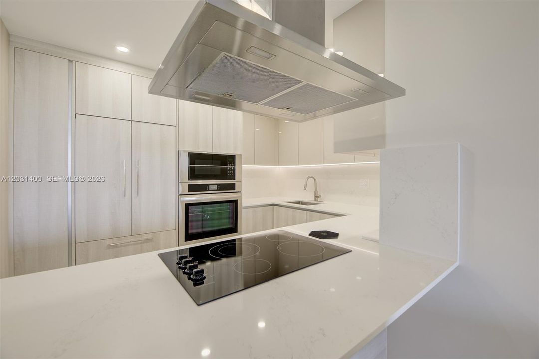 For Sale: $459,000 (2 beds, 2 baths, 1400 Square Feet)