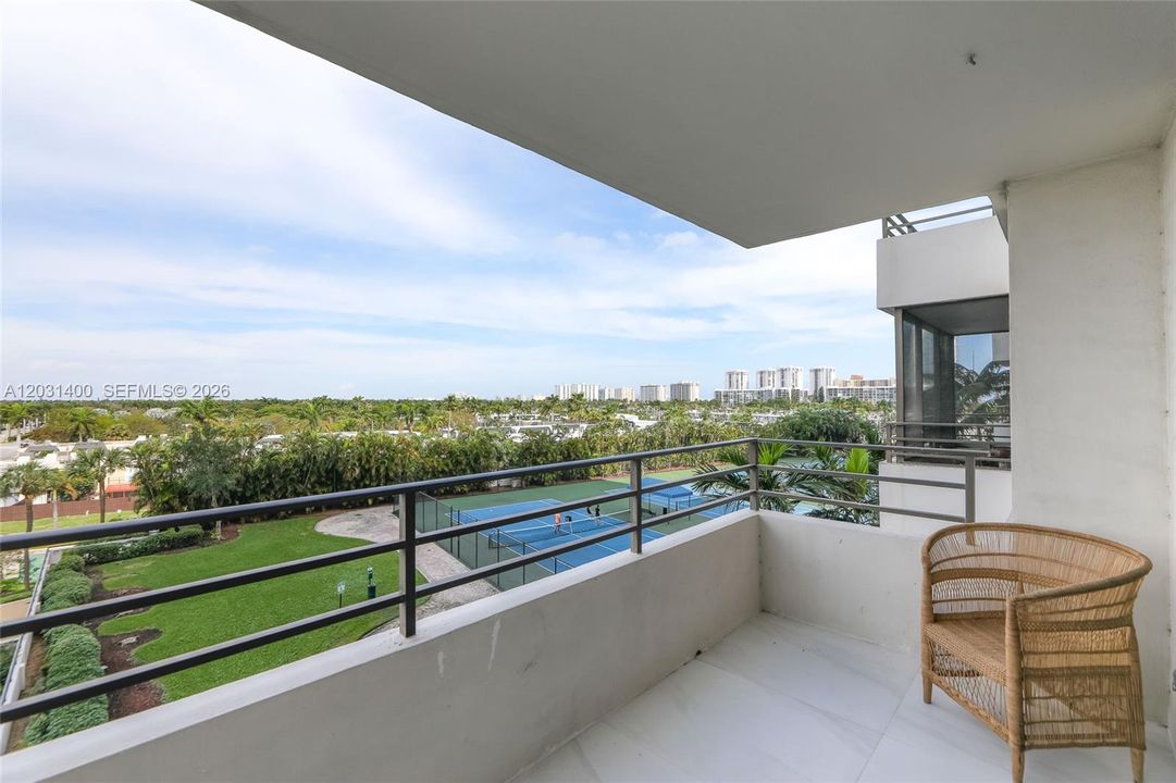 For Sale: $459,000 (2 beds, 2 baths, 1400 Square Feet)