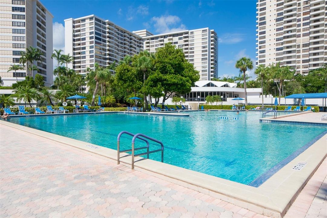 For Sale: $459,000 (2 beds, 2 baths, 1400 Square Feet)