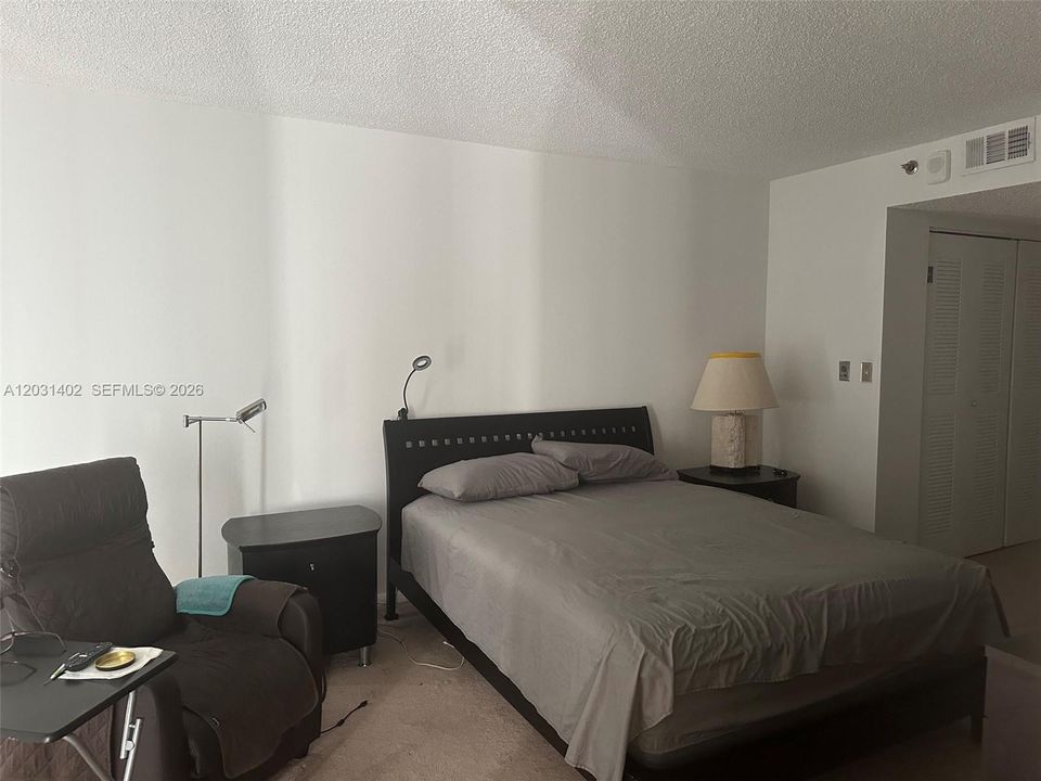 For Sale: $300,000 (2 beds, 2 baths, 1030 Square Feet)