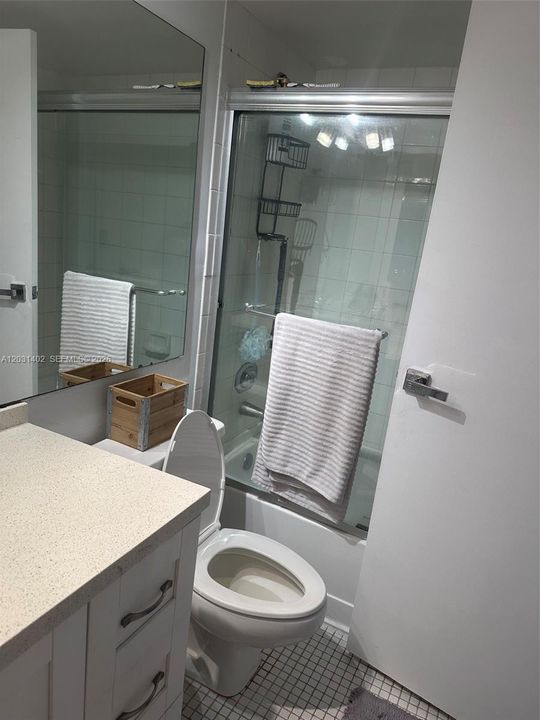 For Sale: $300,000 (2 beds, 2 baths, 1030 Square Feet)