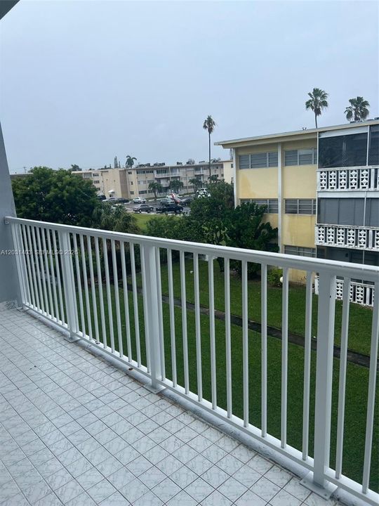 For Rent: $2,000 (2 beds, 2 baths, 1008 Square Feet)