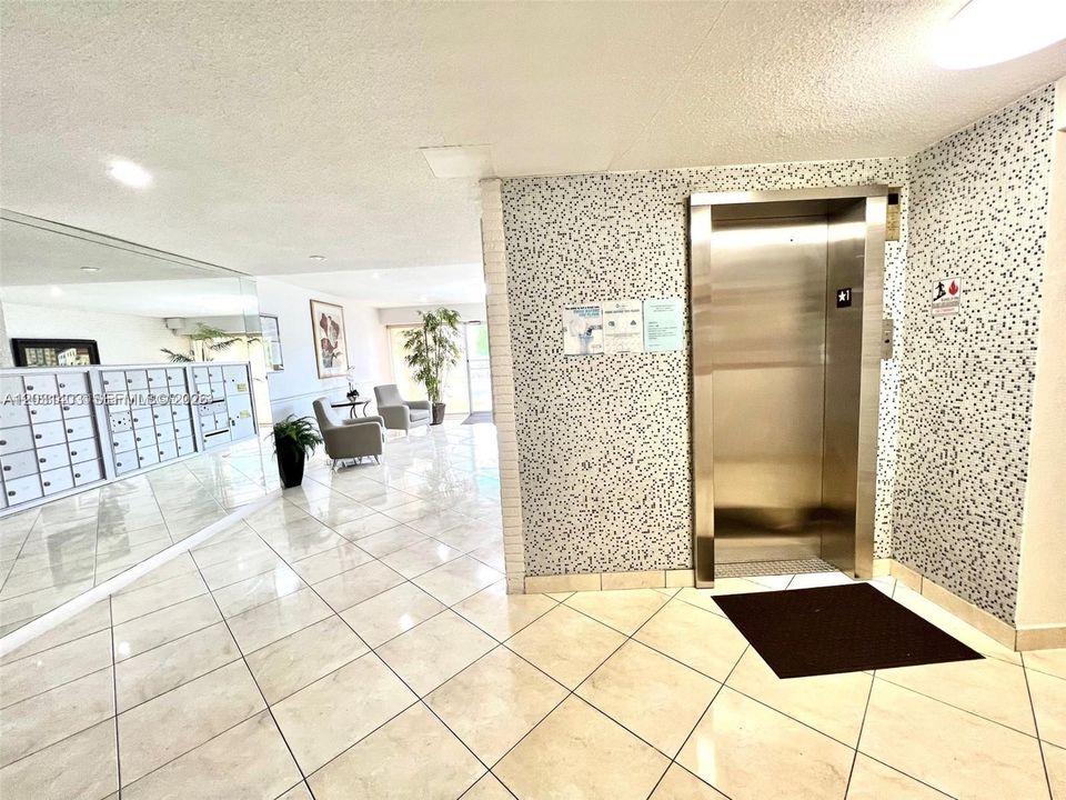 For Rent: $2,000 (2 beds, 2 baths, 1008 Square Feet)