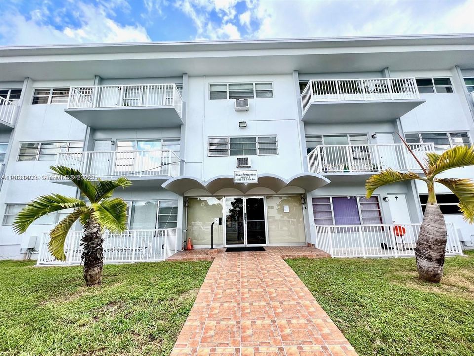 For Rent: $2,000 (2 beds, 2 baths, 1008 Square Feet)