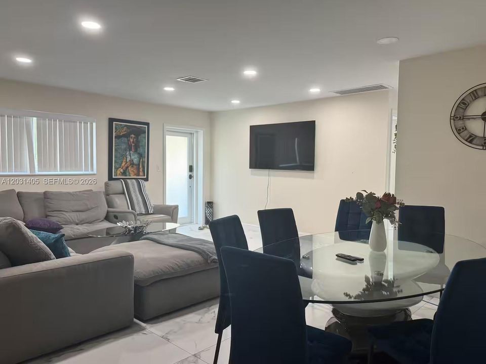 En Renta: $6,500 (4 camas, 4 baños, 2770 Pies cuadrados)