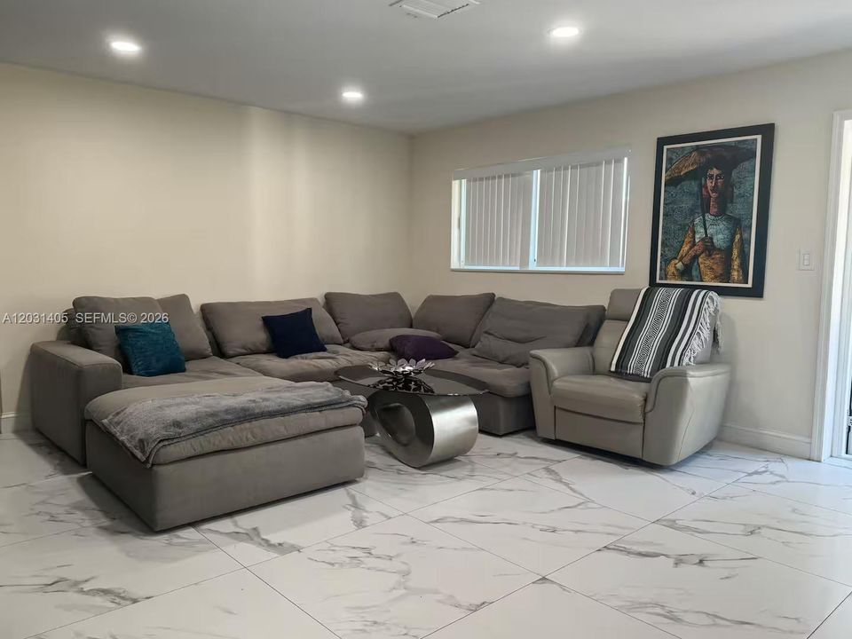 En Renta: $6,500 (4 camas, 4 baños, 2770 Pies cuadrados)