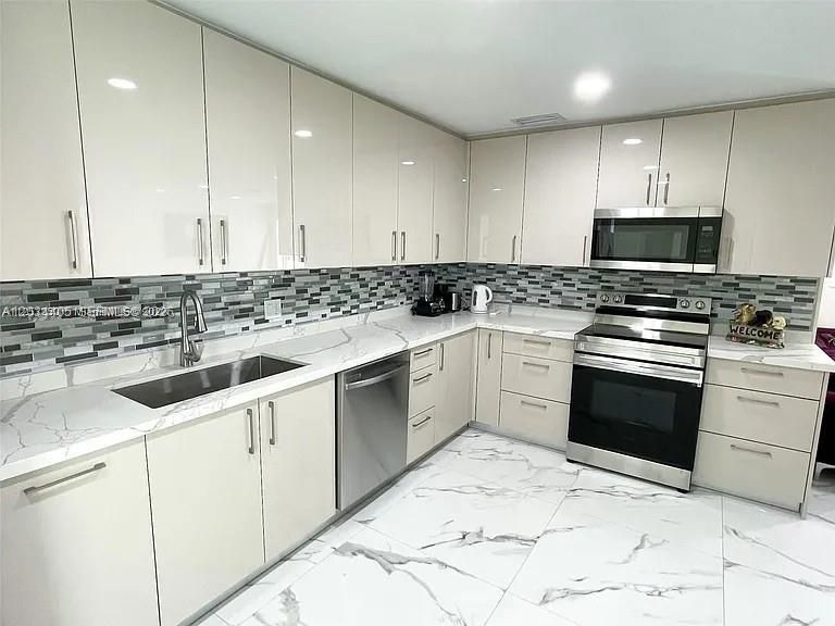 En Renta: $6,500 (4 camas, 4 baños, 2770 Pies cuadrados)