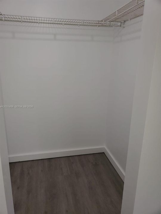 For Sale: $379,000 (2 beds, 1 baths, 926 Square Feet)