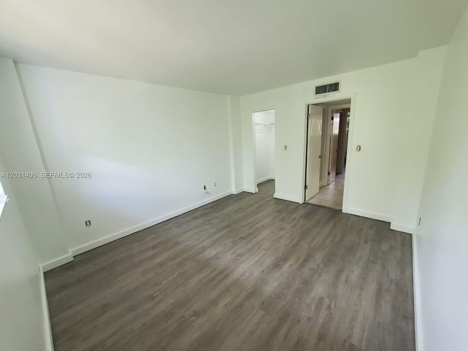 For Sale: $379,000 (2 beds, 1 baths, 926 Square Feet)