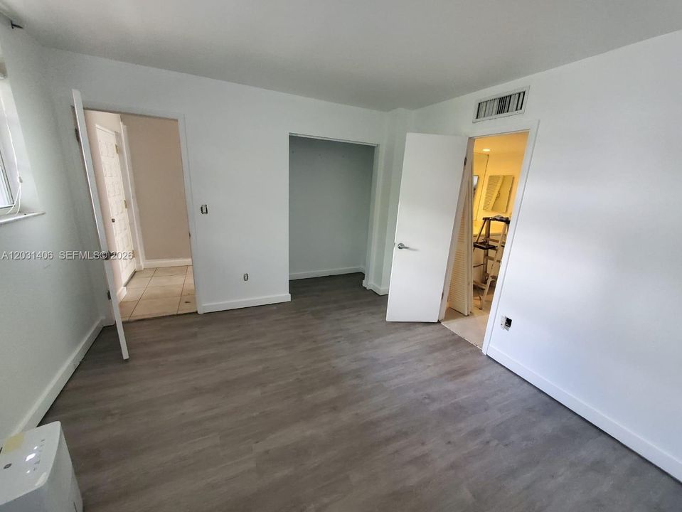 For Sale: $379,000 (2 beds, 1 baths, 926 Square Feet)