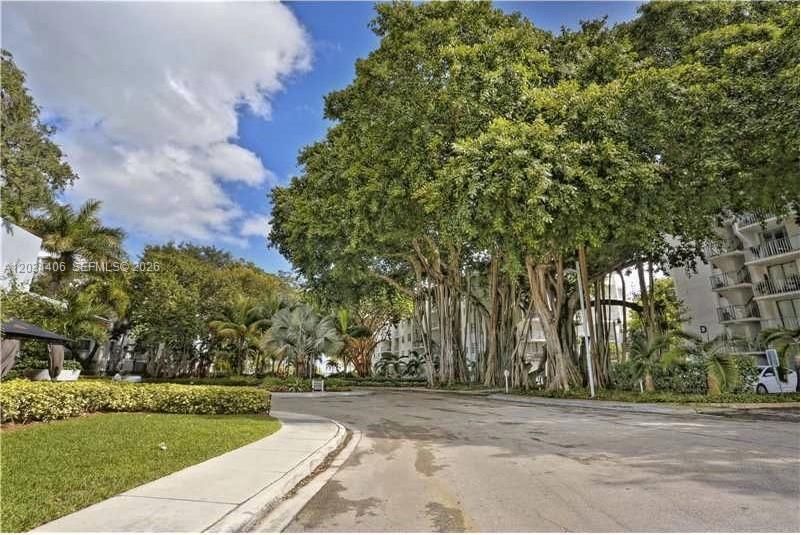 For Sale: $379,000 (2 beds, 1 baths, 926 Square Feet)