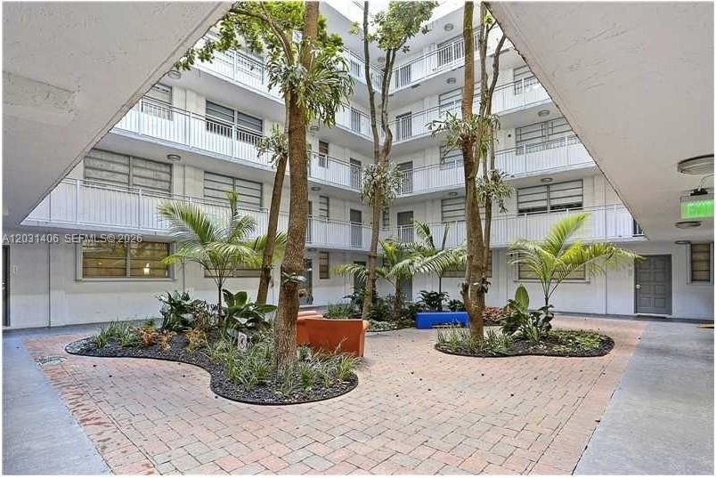 For Sale: $379,000 (2 beds, 1 baths, 926 Square Feet)