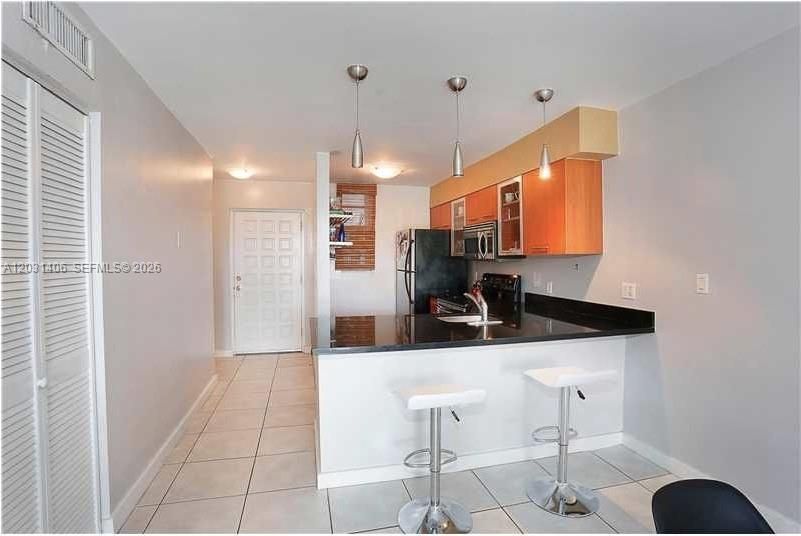 For Sale: $379,000 (2 beds, 1 baths, 926 Square Feet)