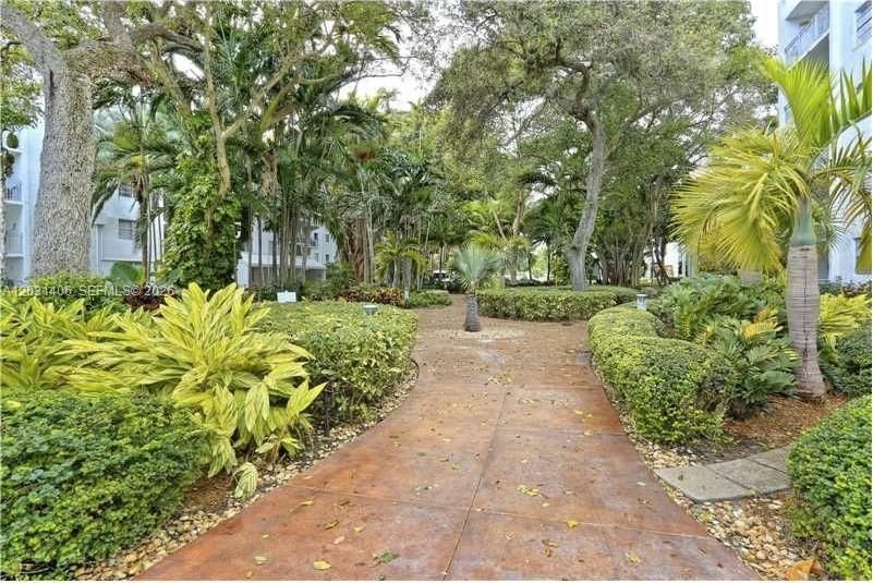 For Sale: $379,000 (2 beds, 1 baths, 926 Square Feet)