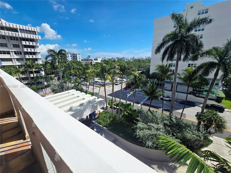 For Rent: $3,100 (1 beds, 1 baths, 850 Square Feet)