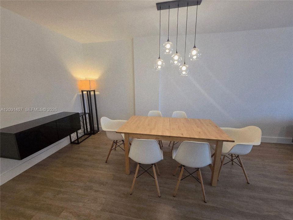 For Rent: $3,100 (1 beds, 1 baths, 850 Square Feet)