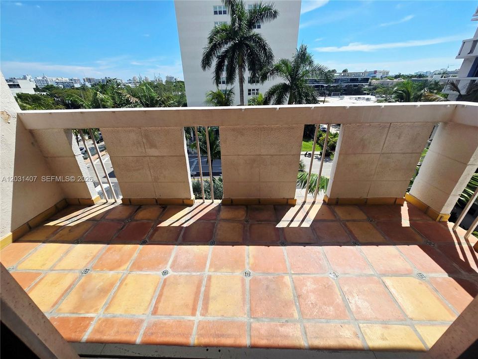For Rent: $3,100 (1 beds, 1 baths, 850 Square Feet)